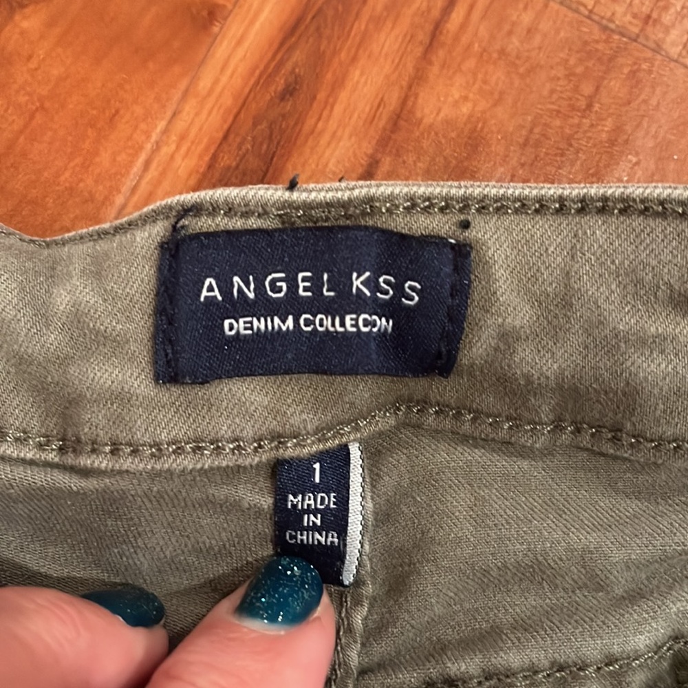 Olive color short shorts - Picture 4 of 4